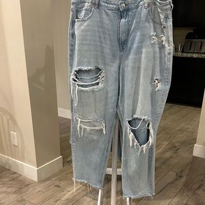 American Eagle Outfitters Light Blue Distressed Boyfriend Jeans